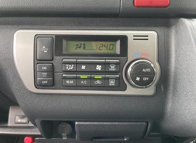 Toyota Hiace Commuter full