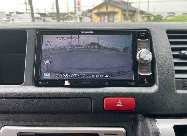 Toyota Hiace Commuter full