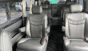 Toyota Hiace Commuter full