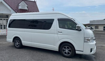 Toyota Hiace Commuter full