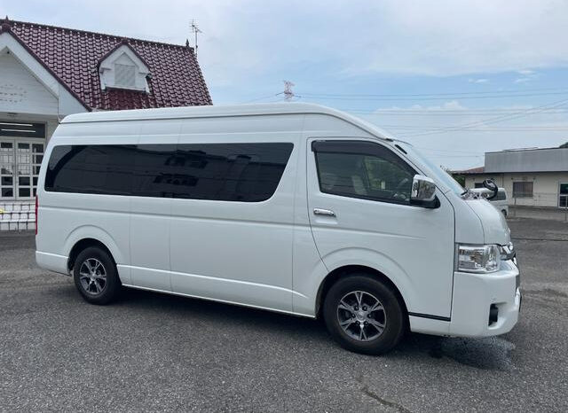 Toyota Hiace Commuter full
