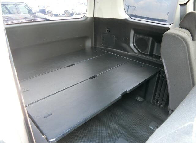 Toyota Voxy (Reserved) full