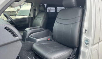 Toyota Hiace Commuter full