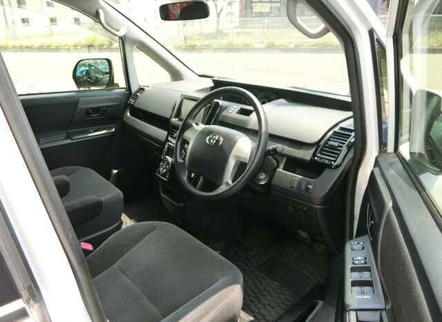 Toyota Voxy (Reserved) full