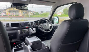 Toyota Hiace Commuter full