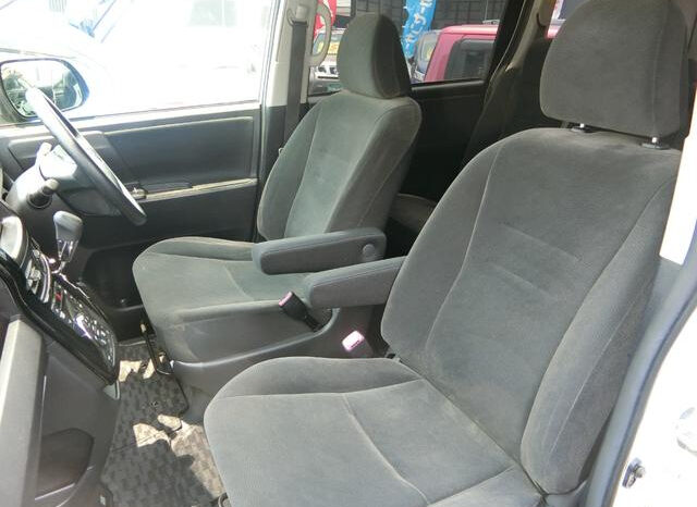 Toyota Voxy (Reserved) full