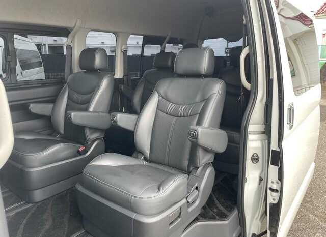 Toyota Hiace Commuter full