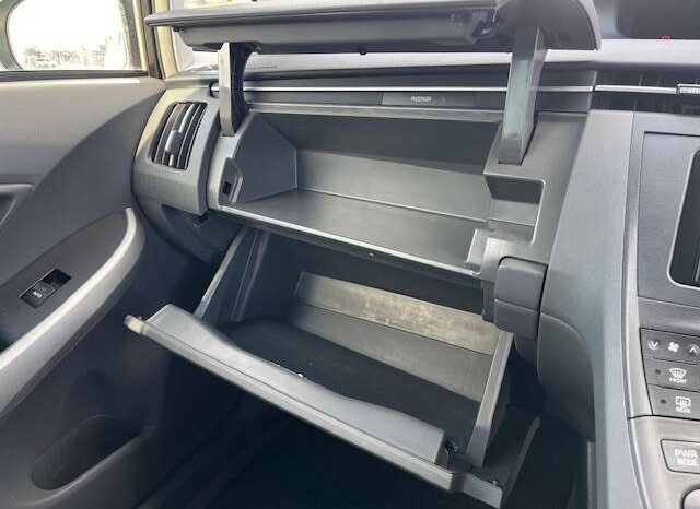 Toyota Prius (Reserved) full