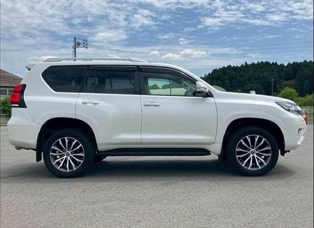 Toyota Land Cruiser Prado (Reserved) full