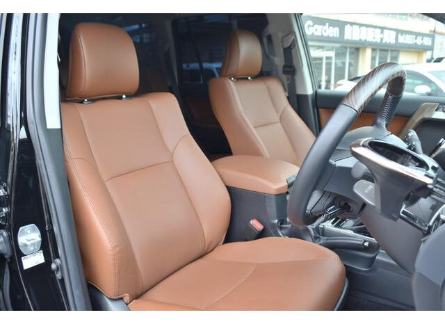 Toyota Land Cruiser Prado (Reserved) full