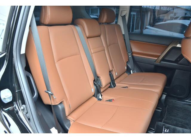 Toyota Land Cruiser Prado (Reserved) full