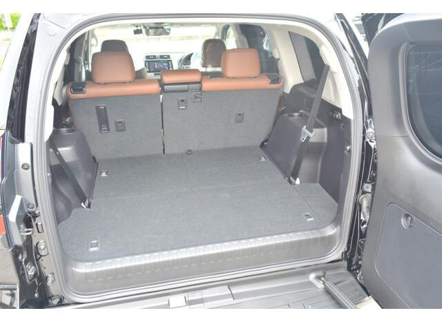 Toyota Land Cruiser Prado (Reserved) full