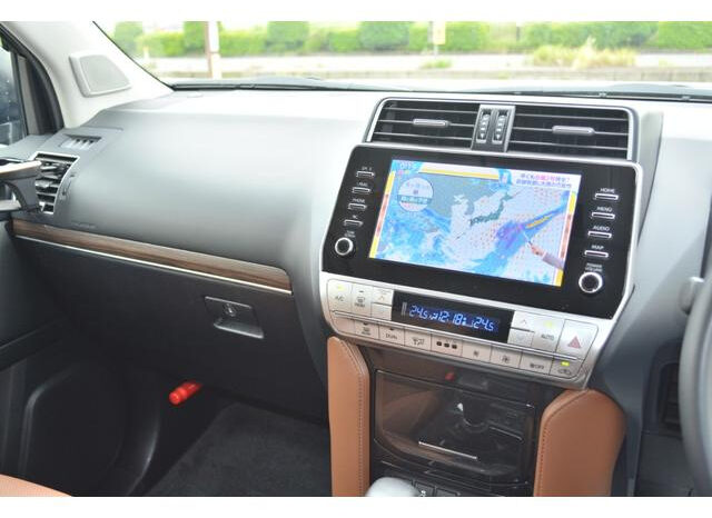 Toyota Land Cruiser Prado (Reserved) full