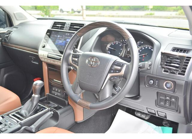 Toyota Land Cruiser Prado (Reserved) full