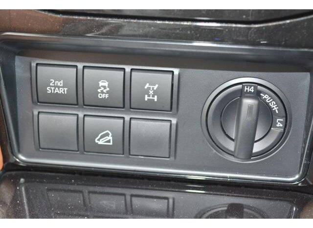 Toyota Land Cruiser Prado (Reserved) full