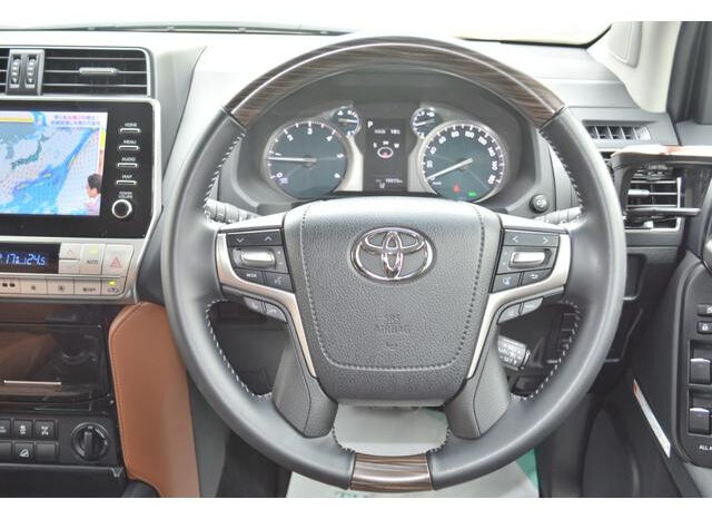 Toyota Land Cruiser Prado (Reserved) full