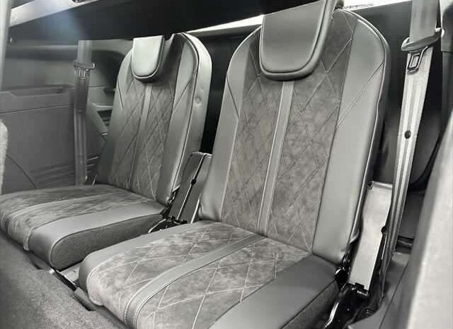 Peugeot 5008 (Reserved) full