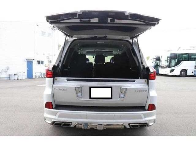 Lexus LX570 (Reserved) full