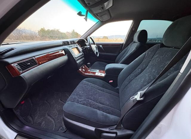 Toyota Crown Athlete  (Reserved) full