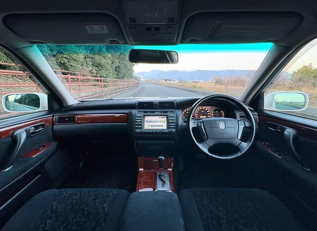 Toyota Crown Athlete  (Reserved) full
