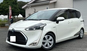 Toyota Sienta Hybrid full