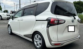 Toyota Sienta Hybrid full