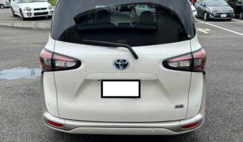 Toyota Sienta Hybrid full