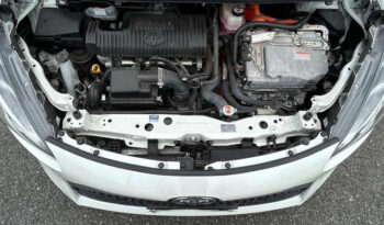 Toyota Sienta Hybrid full