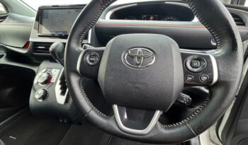 Toyota Sienta Hybrid full