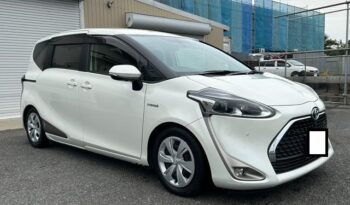 Toyota Sienta Hybrid full
