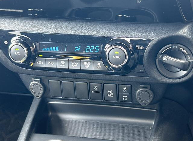 Toyota Hilux 2022 (Reserved) full