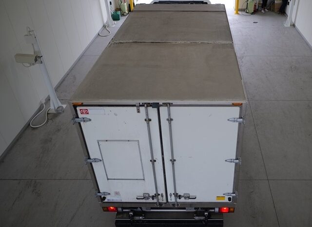 Toyota Dyna Refrigerator Truck (Reserved) full