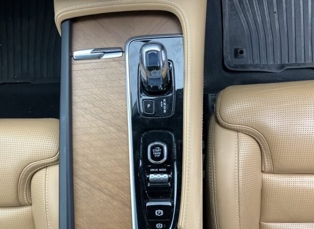 Volvo XC90   (Reserved) full