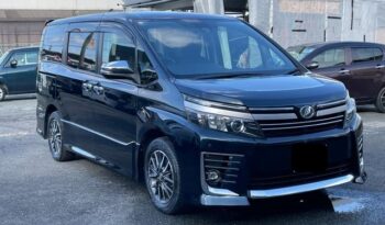 Toyota Voxy full