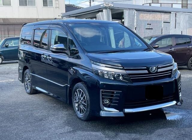 Toyota Voxy full