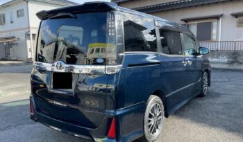 Toyota Voxy full