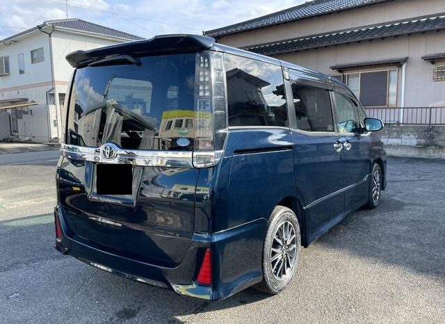 Toyota Voxy full