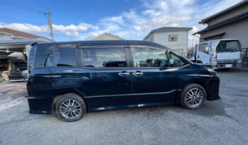 Toyota Voxy full