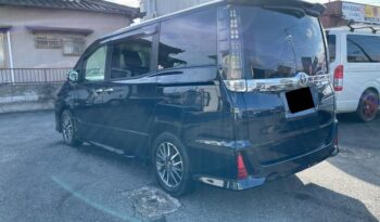 Toyota Voxy full