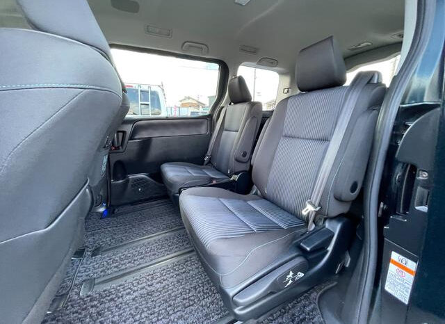 Toyota Voxy full