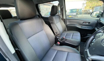 Toyota Voxy full
