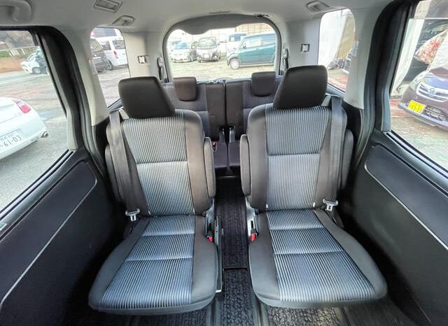 Toyota Voxy full