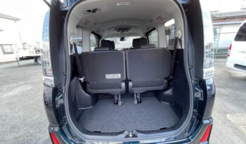 Toyota Voxy full