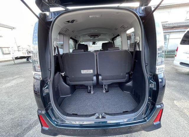 Toyota Voxy full