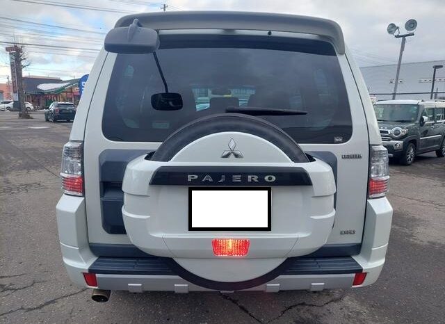 Mitsubishi Pajero (Reserved) full