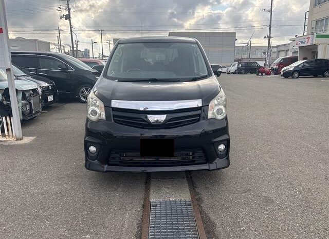 Toyota Noah (Reserved) full