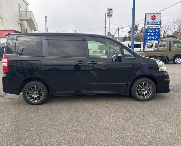 Toyota Noah (Reserved) full