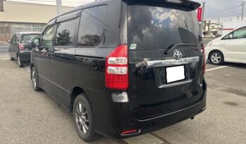 Toyota Noah (Reserved) full