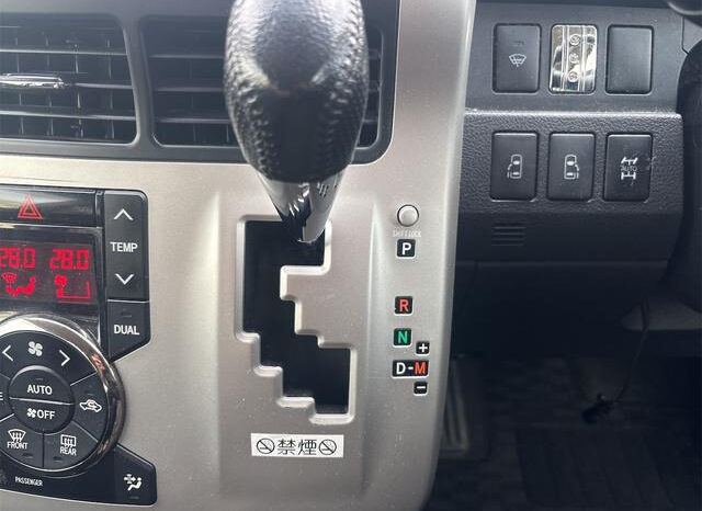 Toyota Noah (Reserved) full