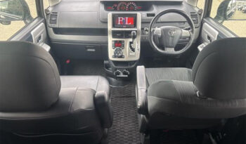 Toyota Noah (Reserved) full
